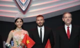 Hoa hậu Tiểu Vy và David Beckham xuất hiện bên xe Vinfast