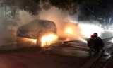 Ô tô bốc cháy như đuốc ở thành phố Lào Cai