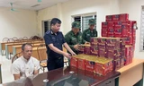 Bắt đối tượng vận chuyển pháo lậu qua biên giới 