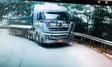 Tước bằng lái tài xế xe tải lấn làn, suýt đối đầu xe khách trên đèo ở Lào Cai