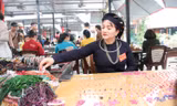 Ghé chợ đá quý ở miền quê Yên Bái, có viên lên đến cả tỷ đồng