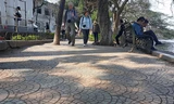 Gạch lát vỉa hè hồ Gươm còn tốt, sao phải thay hết?