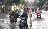 Hàng loạt tuyến đường ở TPHCM ngập nặng sau cơn mưa lớn chiều nay