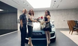 Nữ sinh 9x tốt nghiệp Đại học được bố mẹ tặng siêu xe và chung cư: "Không quá bất ngờ!"