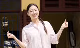 'Hoa hậu tri thức' Lương Thùy Linh đến vùng sâu, sơn sửa trường học tạo động lực đến lớp cho các học sinh