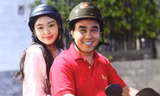 Con gái MC Quyền Linh hiếm hoi lộ mặt mộc tựa ‘nàng thơ’, 'hộ tống' ba đi làm