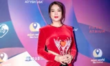 Không hổ danh 'chân dài đắt show bậc nhất thập niên 1990', diện đồ kín vẫn khoe trọn 'body sexy'