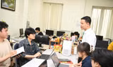 Bạn trẻ dành thời gian học tập, phát triển bản thân thay vì cuốn vào các cuộc tranh cãi vô bổ trên mạng xã hội ẢNH: DƯƠNG TRIỀU