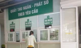 Người dân mua phiếu khám tại BV Thanh Nhàn 