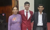 Bố mẹ luôn sát cánh bên Nguyễn Huy Hoàng sau những thành tích đạt được 