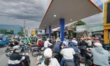 Người dân TPHCM chật vật trong việc tìm mua xăngảnh: Phạm Nguyễn 