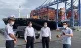 Phó Thủ tướng Vũ Đức Đam kiểm tra công tác phòng, chống dịch COVID-19 tại Cảng Quốc tế Tân Cảng-Cái Mép (TCIT) sáng 25/7 Ảnh: C.H 