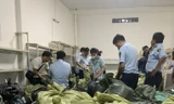 Kiểm tra đột xuất hộ chuyên livestream, tạm giữ 10 tấn hàng trị giá hơn 1 tỷ