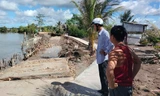 Đang thi công kè chống sạt lở lại… bị sạt lở