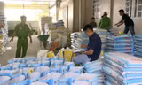 Phơi bày chiêu thức sản xuất hàng chục tấn thức ăn cho tôm giả 