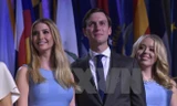 Ông Jared Kushner (giữa) tại lễ mừng chiến thắng của Tổng thống đắc cử Mỹ Donald Trump ở New York ngày 9/11/2016. (Nguồn: AFP/TTXVN)