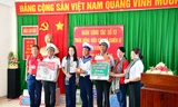'Chuyến tàu Đại đoàn kết' đưa kiều bào ra thăm Trường Sa và Nhà giàn DK-I 