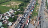 Cửa ngõ phía đông TPHCM ùn tắc từ sáng đến chiều 23 tháng Chạp