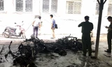 Bốn xe máy cháy trơ khung sau tiếng nổ