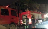 Nhiều xe cứu hỏa được điều đến hiện trường dập lửa.