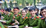 Các sinh viên trường HV Cảnh Sát nhân dân tham gia hiến máu tại Chủ Nhật Đỏ.