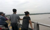 Khu vực cầu Phù Đổng nơi nạn nhân rơi xuống sông Đuống mất tích.