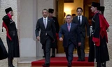 Vua Abdullah (phải) và Tổng thống Barack Obama tại một cuộc gặp ở cung điện Al-Humma, Jordan. Ảnh: AP