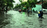 Nhiều tuyến đường chìm trong biển nước sau cơn mưa lớn.