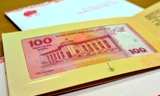 Trên tay tờ tiền đặc biệt của Ngân hàng Nhà nước