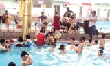 Nhu cầu học bơi của thanh thiếu nhi trong Hè là rất cao (ảnh minh họa).