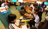 Đông đảo bạn trẻ, sinh viên Hải Phong tham gia hiến máu nhân đạo.