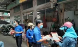 Đoàn viên thanh niên tỉnh Bắc Giang truyền thông phòng chống dịch bệnh đến người dân. 