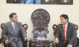 Đại sứ Khổng Huyễn Hựu (trái) và Bí thư thứ nhất T.Ư Đoàn Nguyễn Đắc Vinh Ảnh: Hải Yến