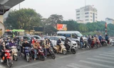 Các ngã tư ở Hà Nội 'ngay ngắn' trong ngày đi làm đầu tiên của năm 2025