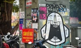 Loạt tủ điện, trạm biến áp ở Hà Nội bị 'bức tử' bởi nạn vẽ bậy graffiti, dán quảng cáo