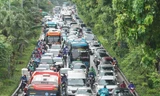 Giao thông Hà Nội ùn tắc từ sáng tới trưa trong ngày làm việc cuối trước nghỉ lễ 2/9