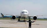 2 máy bay va chạm tại Nội Bài