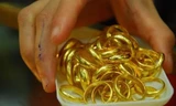 Giá vàng nhẫn tròn trơn bất ngờ tăng mạnh, người mua lãi đậm 
