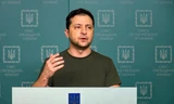Tổng thống Ukraine Volodymyr Zelensky phát biểu trước quốc dân ngày 27/2. Ảnh: Văn phòng báo chí Tổng thống Ukraine thông qua AP. 