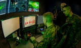 Các binh sỹ thuộc bộ phận an ninh mạng của Thủy quân lục chiến với Mỹ thao tác tại một trung tâm hoạt động vào năm 2020. Ảnh: Thuỷ quân lục chiến Mỹ.