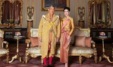Quốc vương Maha Vajiralongkorn và hoàng quý phi Sineenat Wongvajirapakdi (ảnh chụp tháng 8/2019). Ảnh: Getty Images.