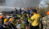 Cứu hộ cứu nạn tại hiện trường máy bay rơi. Ảnh: My Republica.