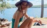 Elsa Hosk tung series ảnh bikini 'đốt cháy' nắng hè