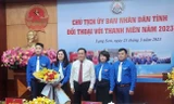 Lãnh đạo tỉnh Lạng Sơn tặng hoa chúc mừng Tỉnh Đoàn Lạng Sơn .Ảnh: Duy Chiến 