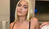 Nữ tỉ phú 'hụt' Kylie Jenner ngực đầy nóng bỏng với nội y 