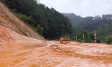 Ảnh hưởng bão số 4, nhiều tuyến đường Tây Nguyên sạt lở, một người thiệt mạng