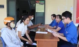 'Nhờ các cháu đoàn viên, tôi bốc số, khai hồ sơ trực tuyến rẹt rẹt, không phải chờ lâu'