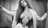 Bộ ảnh ngực trần của Gigi Hadid trước khi mang bầu
