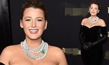 Blake Lively nóng rực như 'quả bom gợi cảm' 5 tháng sau sinh