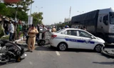 Vụ tai nạn liên hoàn giữa xe taxi, xe tải đầu kéo và 4 xe máy khiến 5 người bị thương